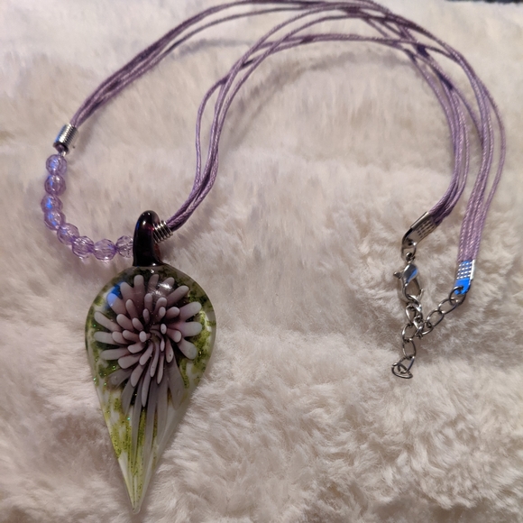 Artisan Jewelry - RELISTED🎉Host Pick 9/11 NWOT Purple Calla Lily Green Glass Flower Pendant